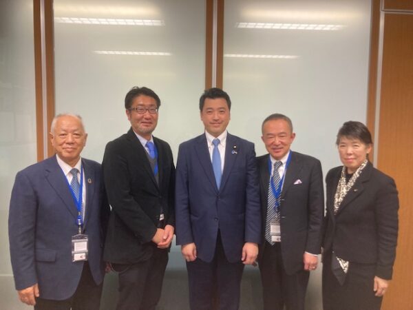 三浦のぶひろ参議院議員、西嶋康浩がん・疾病対策課長と面会をしました