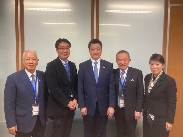 三浦のぶひろ参議院議員、西嶋康浩がん・疾病対策課長と面会をしました